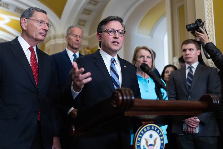 White House dials up heat on Democrats amid shutdown gridlock