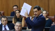 Nueva bronca en el Parlamento andaluz por los cribados de cáncer, una guerra de protocolos y alusiones personales
