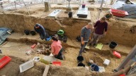 Comienzan a exhumar la fosa del cementerio de Ejea, la más grande de Aragón: "No vamos a parar"