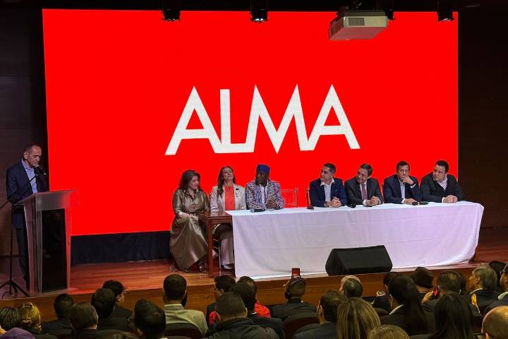 40 partidos y movimientos políticos presentan alianza para elecciones al Congreso de 2026