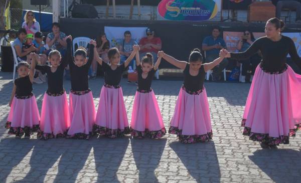 Ballet folklórico "Quim Luney" realiza el 1er Encuentro de Danzas y Música "Día de la Tradición"