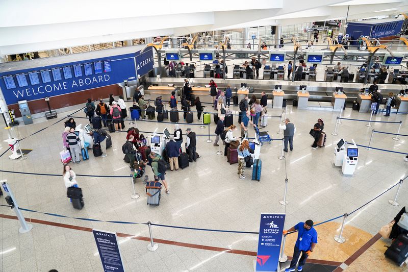 US air traffic control staffing hit for second day, delaying flights