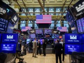 El mercado ignora el escándalo de Espert y pone su expectativa en el viaje de Caputo: los bonos suben más de 2%