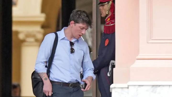 “Si sale Santiago Caputo de la oscuridad y se transforma en un funcionario, algunos se van a ir”