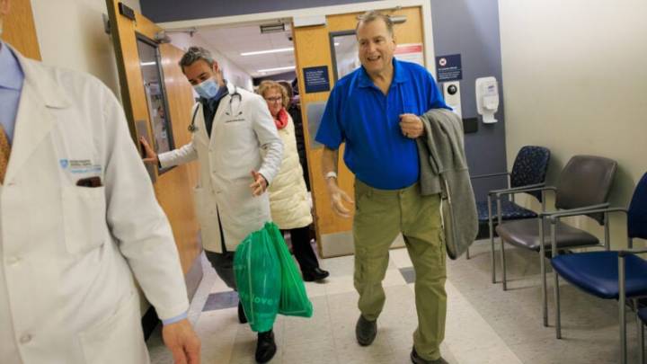 N.H. man resumes dialysis after 271 days living with a pig kidney