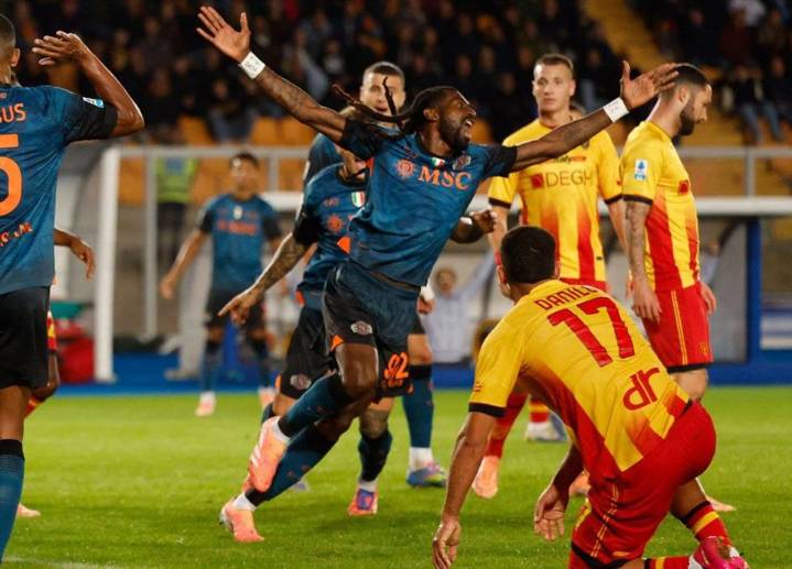 Nápoli se despega en la punta italiana