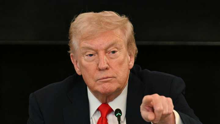 Trump amenaza con "erradicar" a Hamás "si no se portan bien"