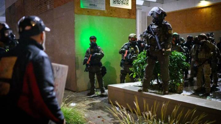 En medio de batallas legales, Trump dice que puede enviar a la Guardia Nacional a cualquier ciudad que considere necesario