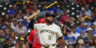 Brewers’ Jackson Chourio seen testing hamstring injury between Games 1, 2 vs. Cubs