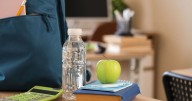 ¿Cuánta agua deben tomar los niños para evitar la deshidratación?