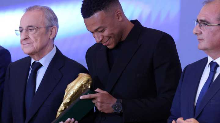 Kylian Mbappé recibe su primera Bota de Oro: "Espero ganar títulos colectivos con el Real Madrid"