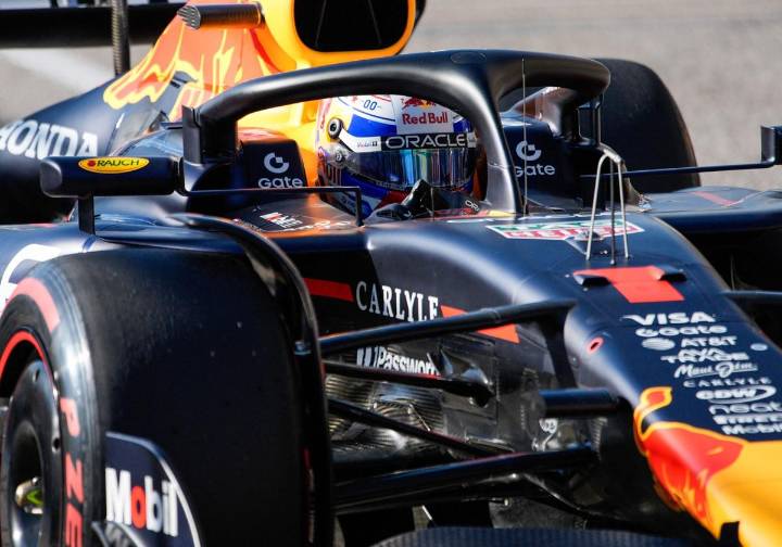 Verstappen culmina un sábado perfecto con otro mordisco a McLaren