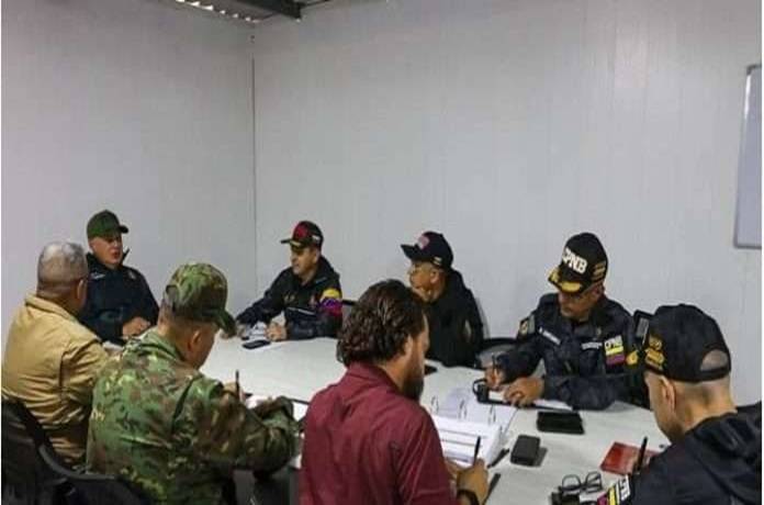 Autoridades militares y policiales evalúan estrategias por la paz