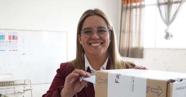 Gisella Martínez emitió su voto e invitó a los santacruceños "a hacer valer su derecho como ciudadanos"