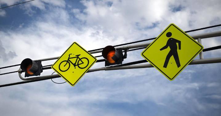 Proposed Albuquerque ordinance toward traffic safety includes requirement to stop at crosswalks