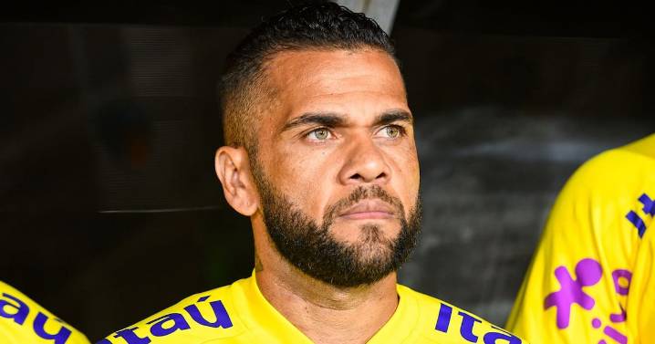 Captan a Dani Alves predicando fe evangelista en un templo tras ser absuelto en caso por abuso sexual