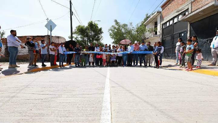 No más tierra y lodo: Pavimentan 49 calles en León