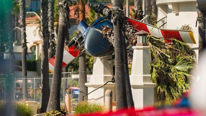 Helicóptero cae en playa de Huntington Beach y deja cinco heridos
