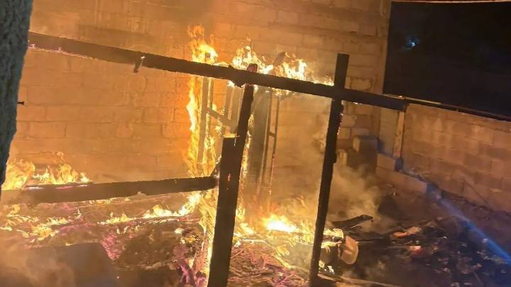 Se incendia cuarto de madera en Paseos de Almanceña