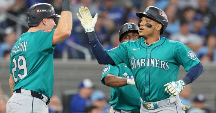 Mariners take 2-0 ALCS lead, beat Blue Jays 10-3 as Rodríguez, Polanco and Naylor homer