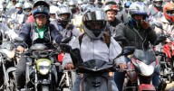 Motociclistas bloquean Bogotá por restricciones contra las "rodadas del terror" en Halloween