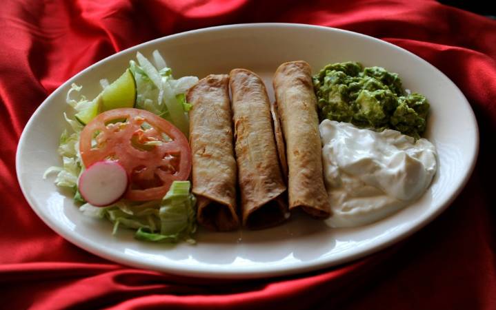El Paraiso in Reisterstown reopens under longtime customer