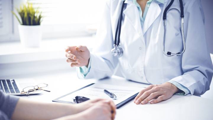 Una mujer va al médico y se entera de que está muerta