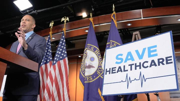 U.S. Government shutdown continues as funding vote fails again in Senate