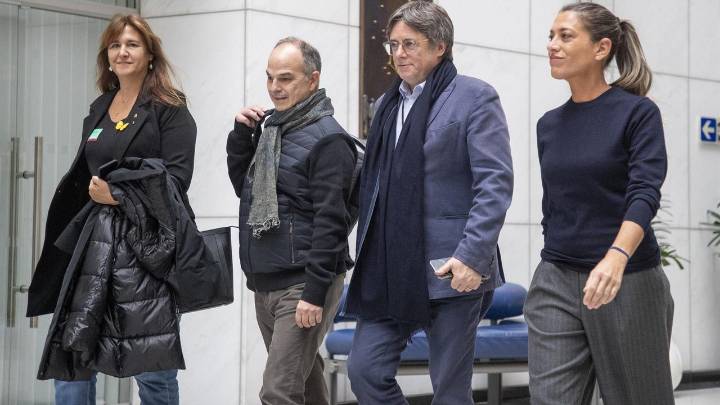 Puigdemont reúne a la ejecutiva de Junts para decidir si retira su apoyo a Sánchez