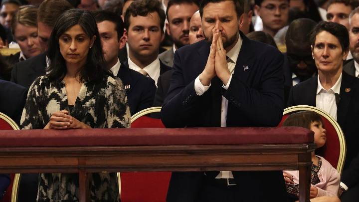 "Amo a Hitler", "monos", "maricones": un chat desnuda el racismo, odio y crueldad entre los jóvenes del Partido Republicano