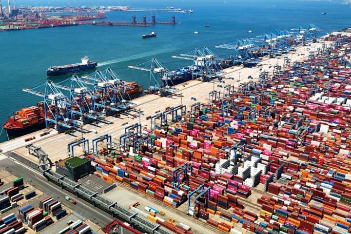 China hits US ships with retaliatory port fees before trade talks