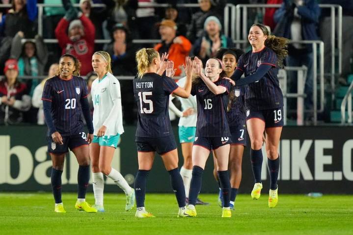 Emma Sears has a hat trick in a 6-0 USWNT victory over New Zealand – Winnipeg Free Press