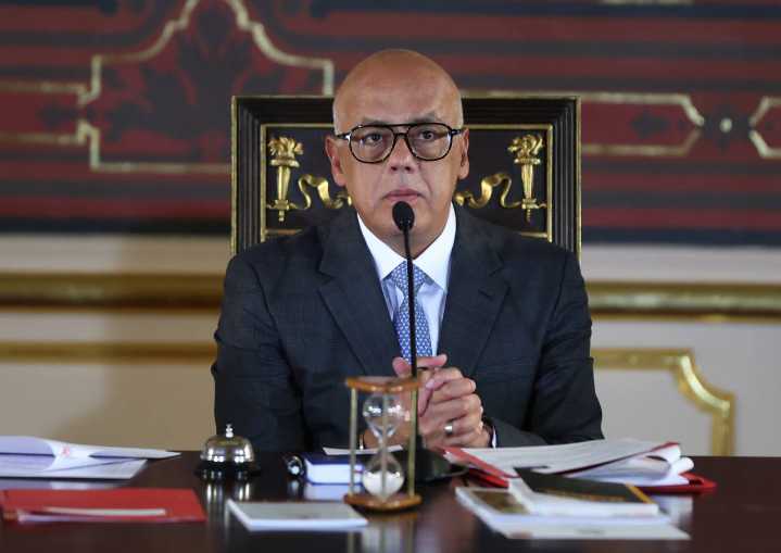 Jorge Rodríguez advierte sobre planes terroristas contra Embajada de EEUU en Venezuela