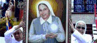 Carmen Rendiles fue rechazada en congregaciones religiosas por no tener un brazo y nada detuvo su fe