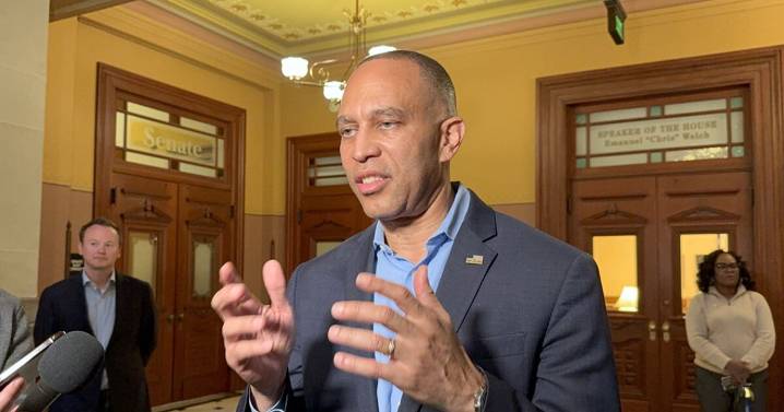 U.S. House Minority Leader Jeffries accelerates Illinois redistricting push