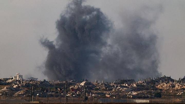 Israel strikes Gaza accusing Hamas of truce violation