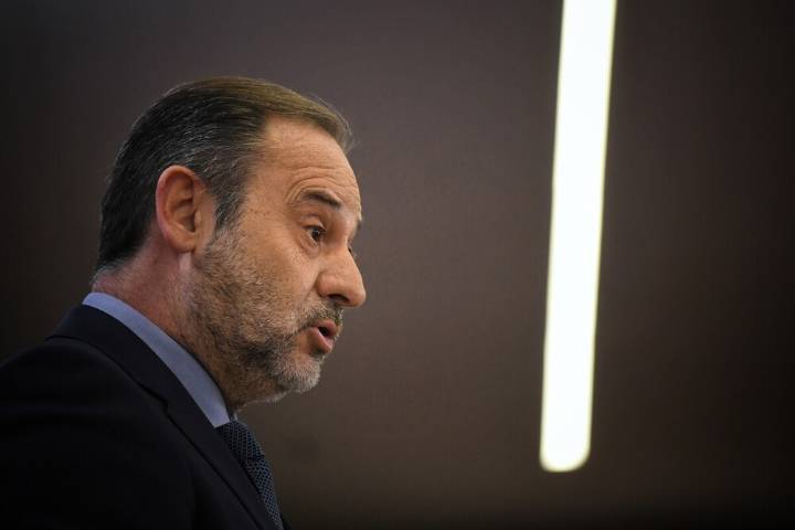 Ábalos sostiene que los pagos del PSOE en sobres "son legales"