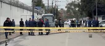 Un guardián carcelario muerto y dos más heridos en un ataque de sicarios en Bogotá