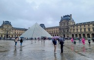 El Louvre reabre mañana con debate candente de su seguridad y sin rastro de joyas robadas