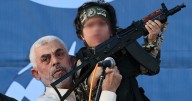 JUEGAN A SER TERRORISTAS EN GAZA