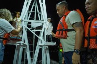 Instalan imágenes de José Gregorio Hernández y la Virgen del Valle en la Piedra del Medio del Orinoco