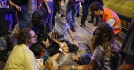 Dos detenidos, una herida y cargas en la manifestación de Valencia contra Israel