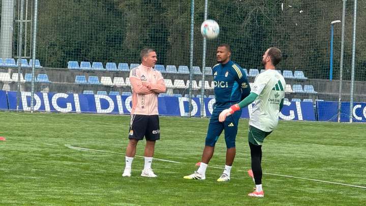 Asi fue el primer entrenamiento de Luis Carrión tras su regreso al Real Oviedo