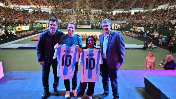 Jorge Macri le entregó a la gimnasta Simone Biles la llave del Parque Olímpico