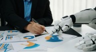 Algunas carreras profesionales llegan a apoyarse en la inteligencia artificial, pero no podrán ser reemplazadas en un 100%