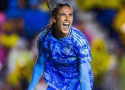 Ganan felinas y siguen de líderes