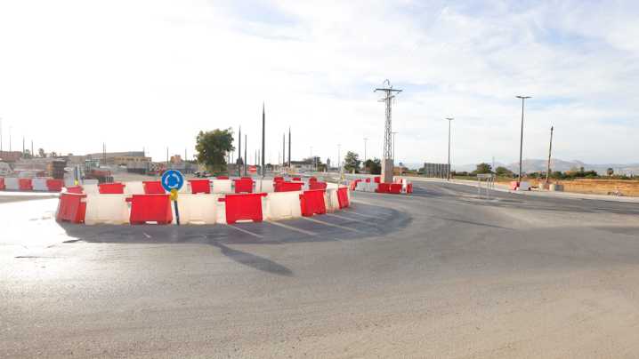 Desvíos de tráfico en el cruce de La Gloria en Churriana de la Vega por las obras del Metro de Granada