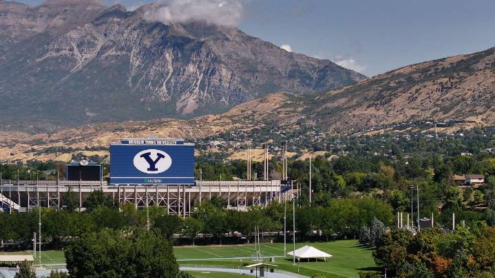 Utah man arrested, accused of threatening to shoot people wearing red at BYU