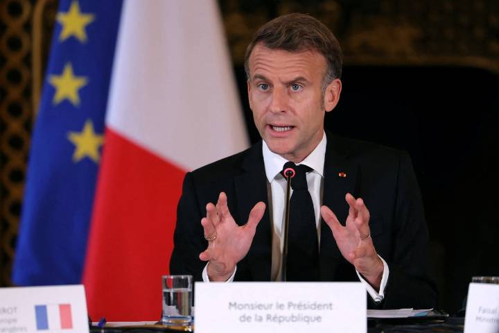 Macron convoca a los partidos al Elíseo para encontrar una solución a la crisis en Francia