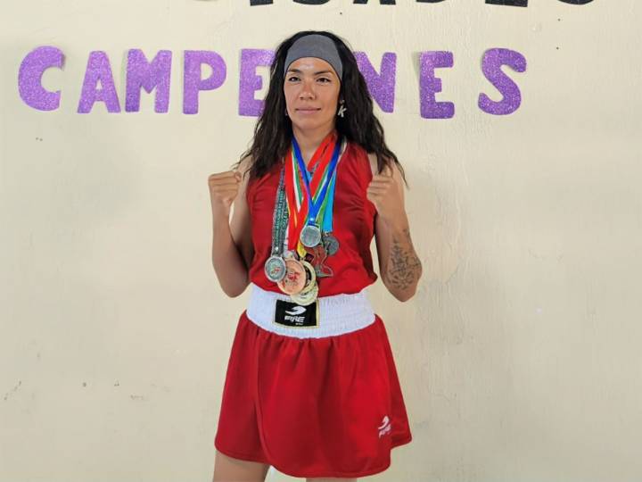 Estado apoya económicamente a entrenadora de boxeo